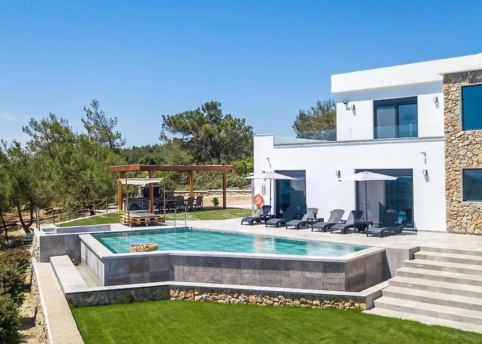 فيلة Indira Kalithies